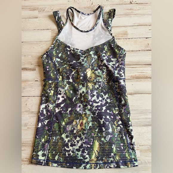 Vintage Lululemon tank top with built in bra. Tag cut out but size 0 - Picture 1 of 2